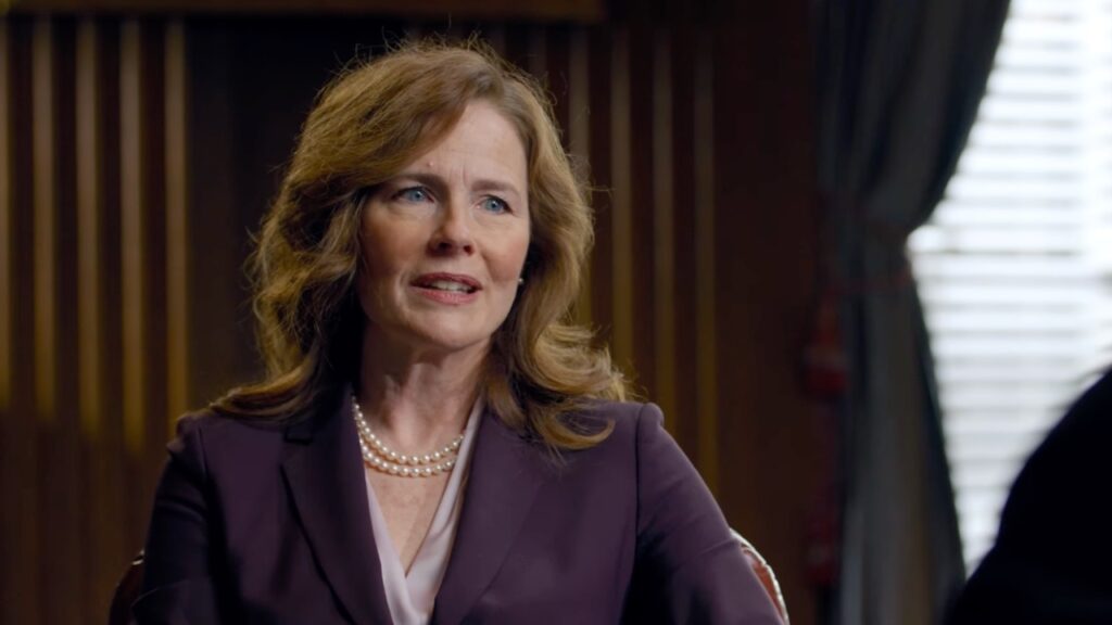 A juíza da Suprema Corte, Amy Coney Barrett, foi alvo de tentativa de golpe