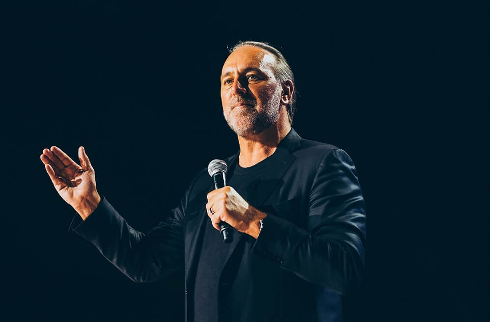 Após postagem pornográfica, o fundador da Hillsong Church, Brian Houston, diz que a conta X foi hackeada