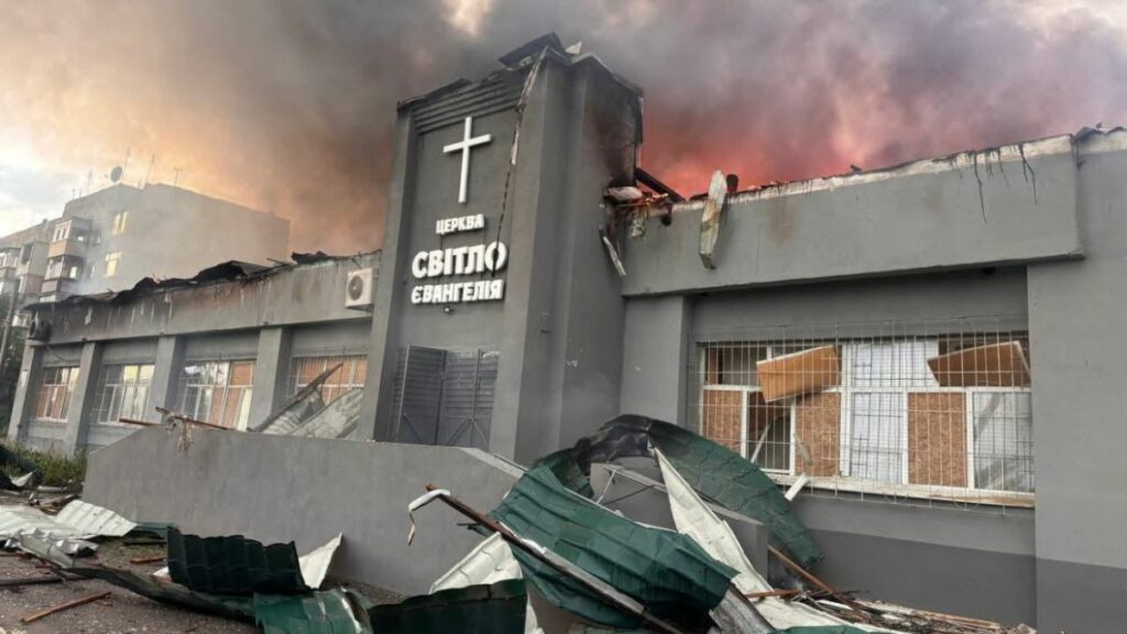 Ataque russo com drones destrói igreja evangélica na Ucrânia