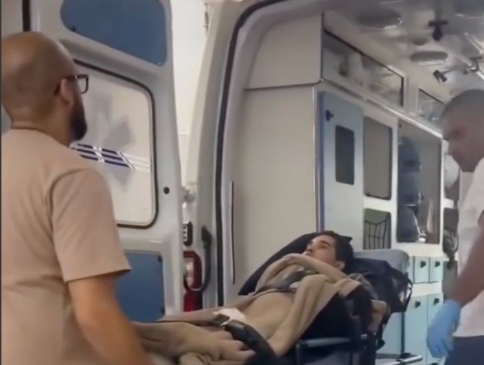 Cantor Kaiky Mello recebe alta hospitalar após longa internação