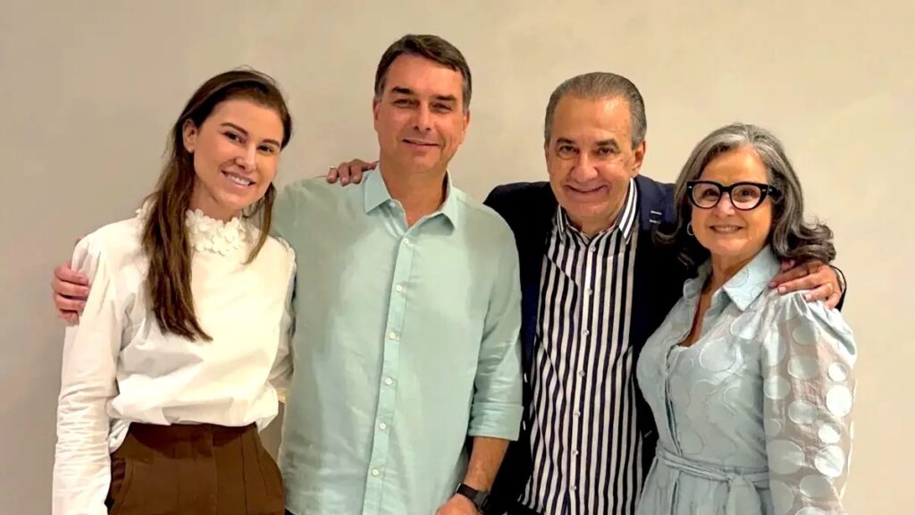Colunista da Folha admite erro sobre Malafaia e Flávio Bolsonaro