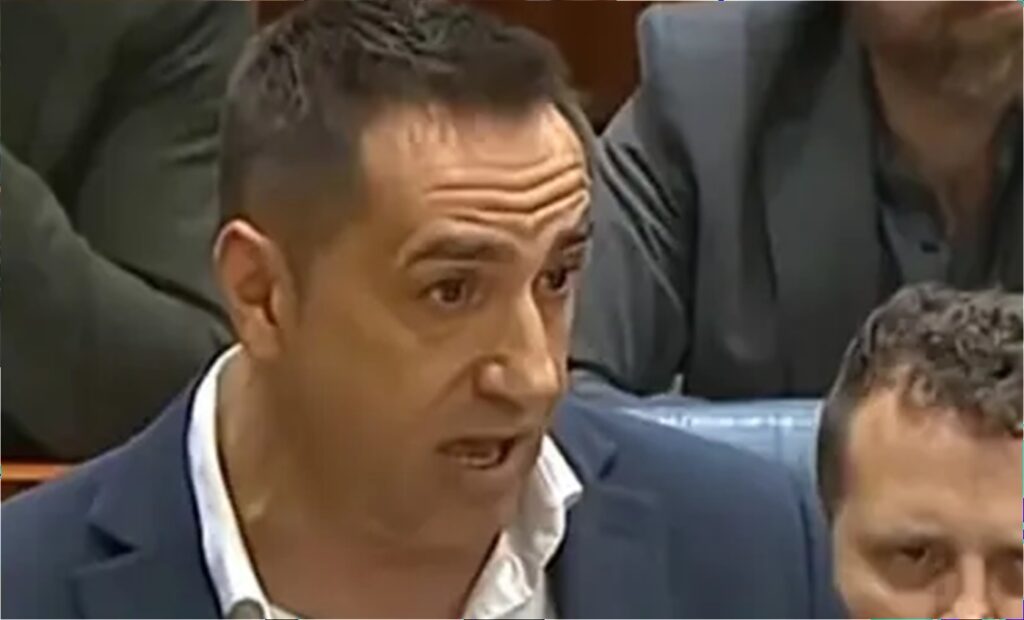 Deputado contra evangelismo chama pregadores de "vigaristas"