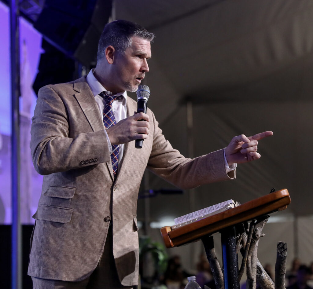 Evan, filho de 20 anos do pastor Greg Locke, sofre overdose fatal