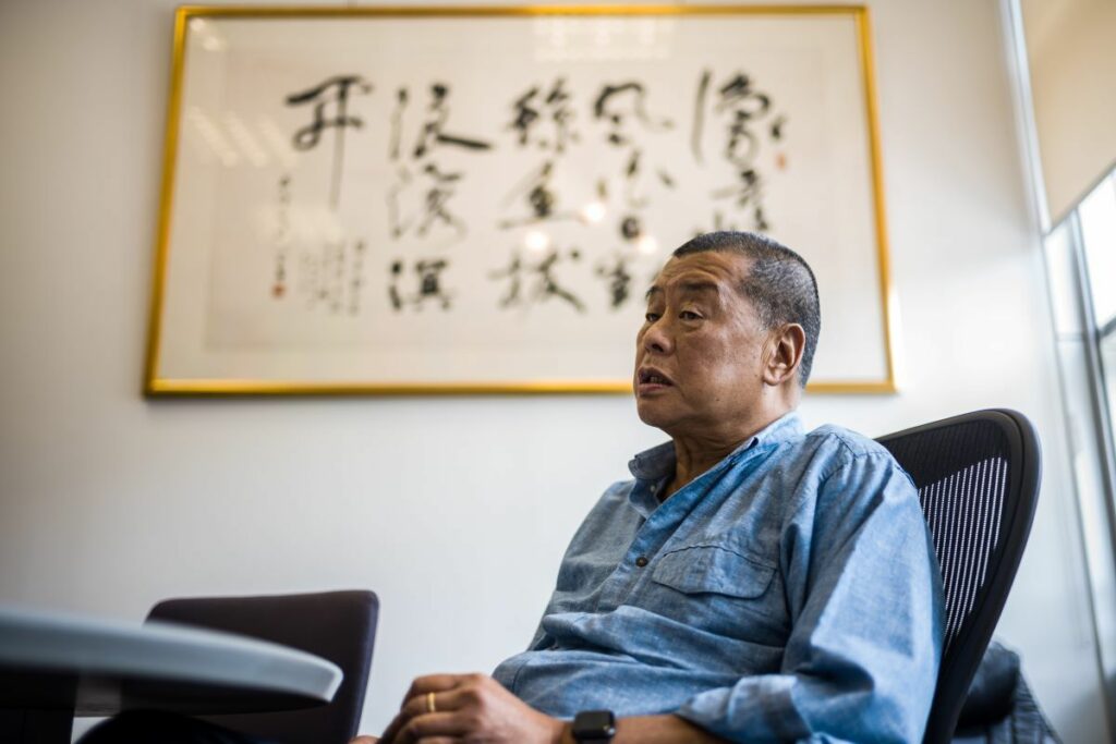 Filhos do pastor detido Ezra Jin e Jimmy Lai esperando a libertação dos pais após reunião Trump-Xi