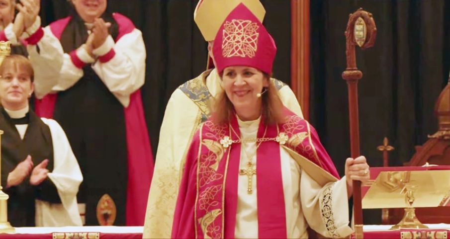Igreja Episcopal empossa 1ª bispa assumidamente lésbica