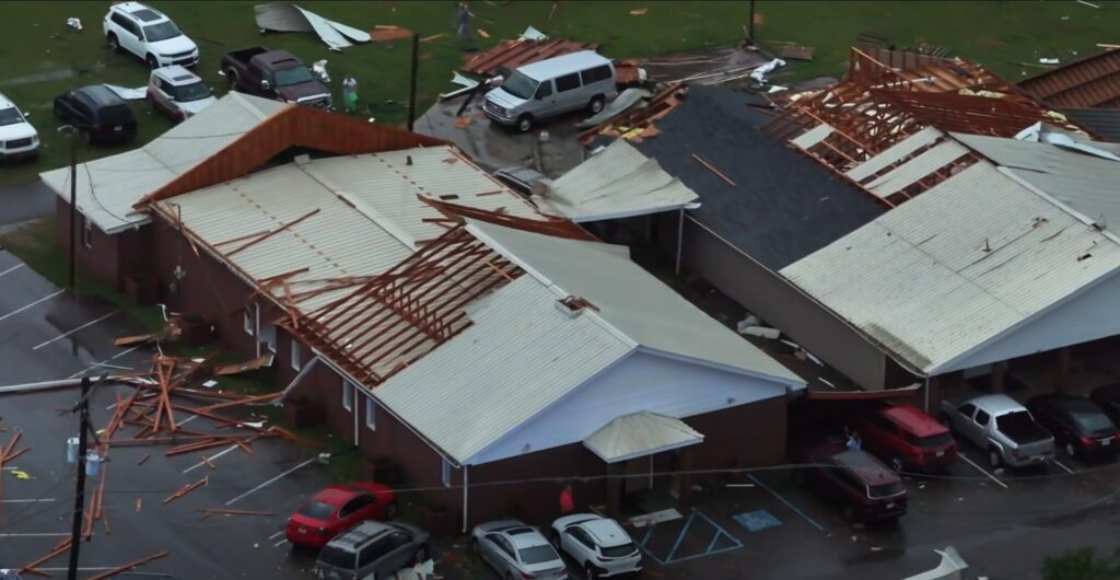 Igreja do Mississippi busca ajuda para reconstruir após devastação por tornado