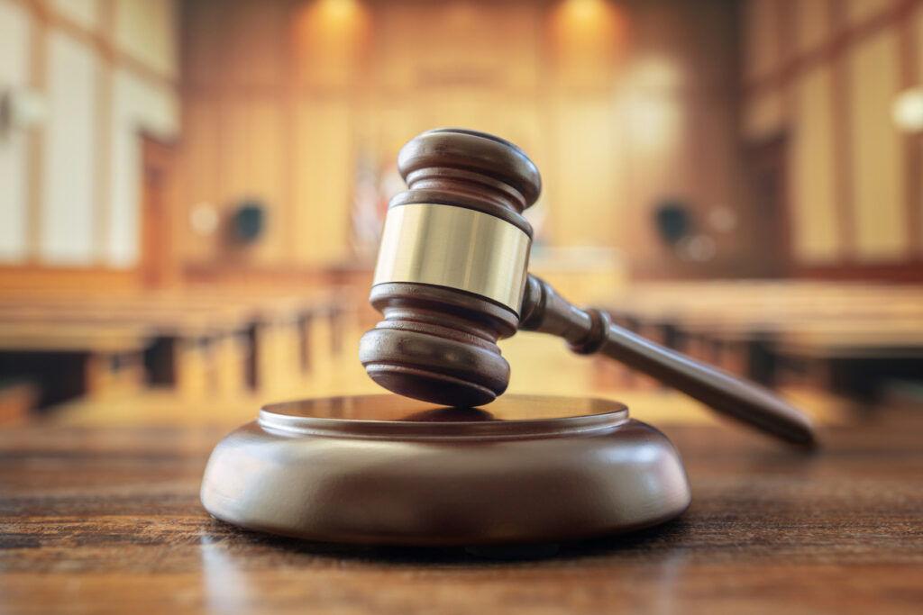 Juiz federal acusado de fazer sexo em câmara com policial permanece no tribunal: relatório