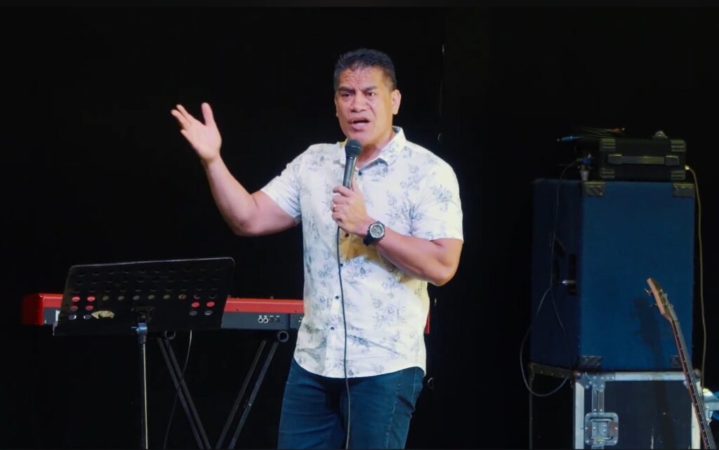 Ministério afirma que Jesus apareceu pessoalmente na conferência usando coroas e curou pessoas