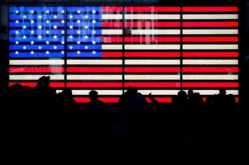 Pais protestam contra evento escolar em comemoração ao America 250 por causa de laços com a TPUSA