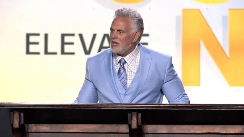 Pastor Keith Craft ora pelo candidato a prefeito do Texas e chama o Islã de 'ideologia do Inferno'