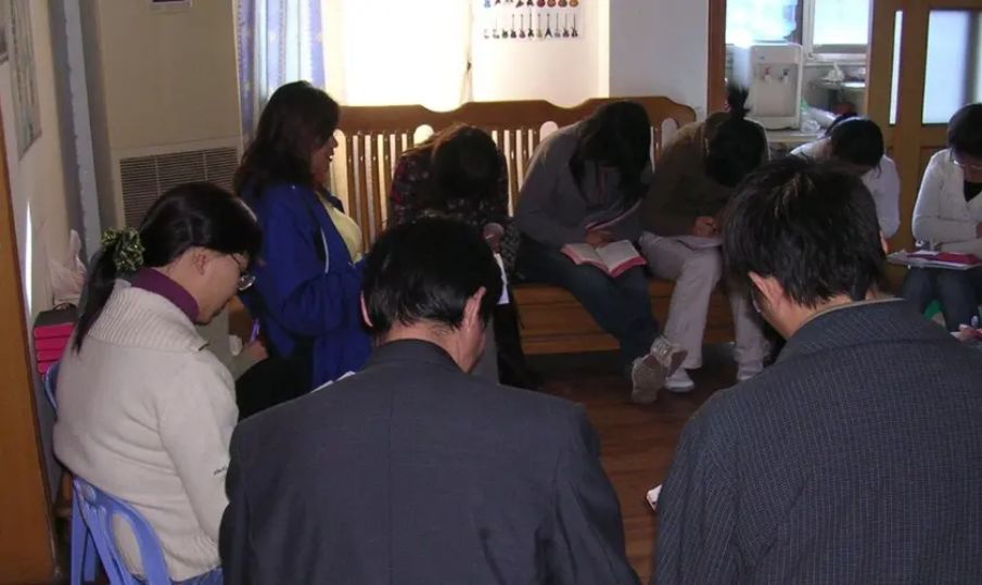 Polícia na China prende seis fiéis por Escola Bíblica Dominical