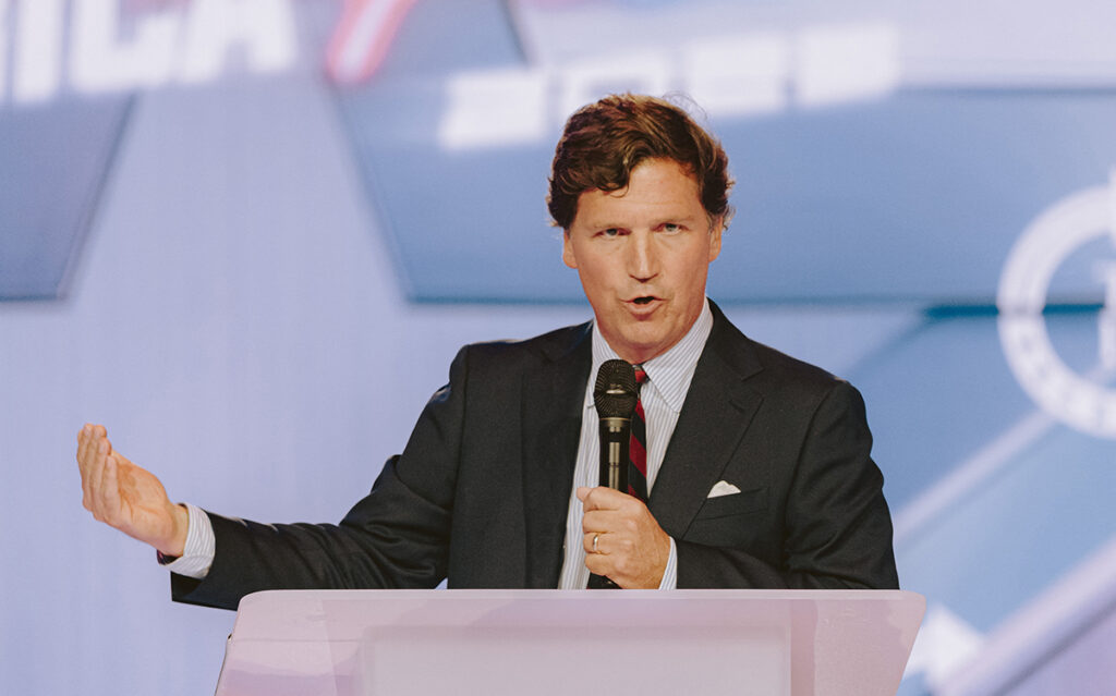 Por que Tucker Carlson é perigoso para os cristãos que o ouvem