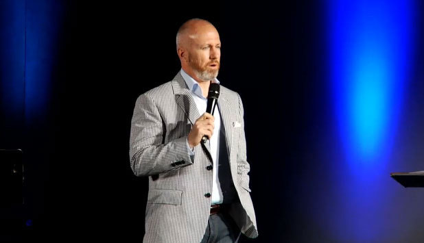 Prisão de Alan Chambers: O trágico custo de ignorar as “questões profundas” da atração pelo mesmo sexo