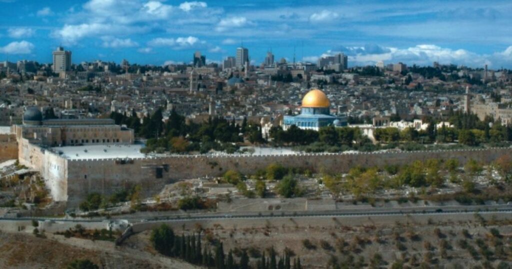 Rabino quer que Israel erga sinagoga no Monte do Templo