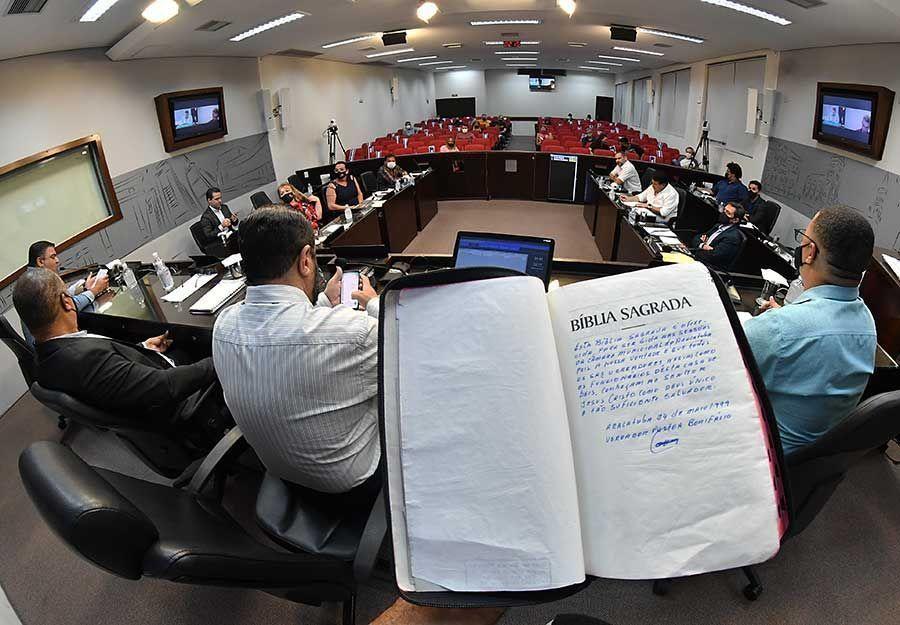 TJ anula obrigatoriedade de leitura da Bíblia em Câmara Municipal