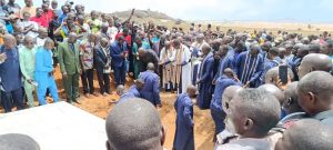 Funeral do Rev. Ayuba Choji, esposa Chundung Choji e seus dois filhos, Cyril e Endurance, mortos na área de Rim, no estado de Plateau, em 26 de abril de 2026. (Facebook)