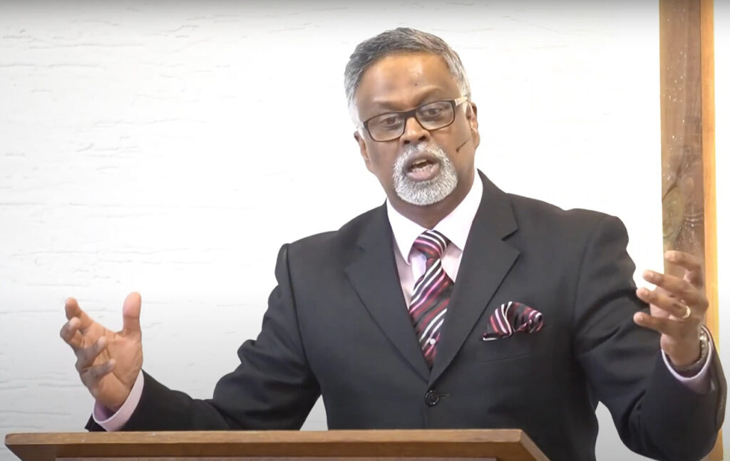'Vitória pela liberdade de expressão': pastor britânico preso por pregar a Bíblia em público vê acusações retiradas