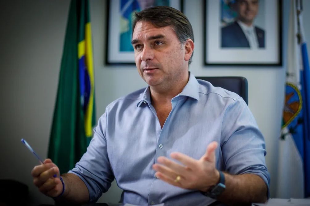 ‘Apenas fale a verdade’, aconselha Bolsonaro a Flávio sobre áudio