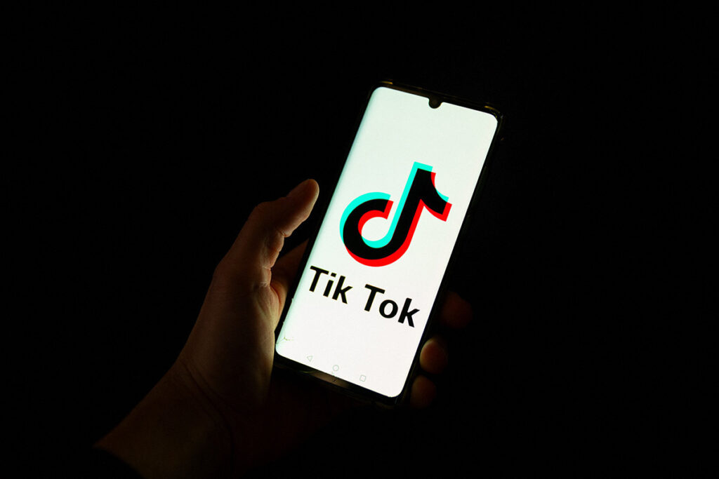 Adolescente com morte cerebral devido ao desafio do TikTok desejava fama online, diz o pai
