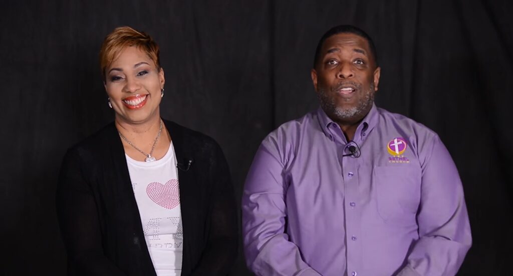 Casal que lidera a igreja negra mais antiga da Flórida enfrenta mais de US$ 3 milhões em gravames do IRS: relatório