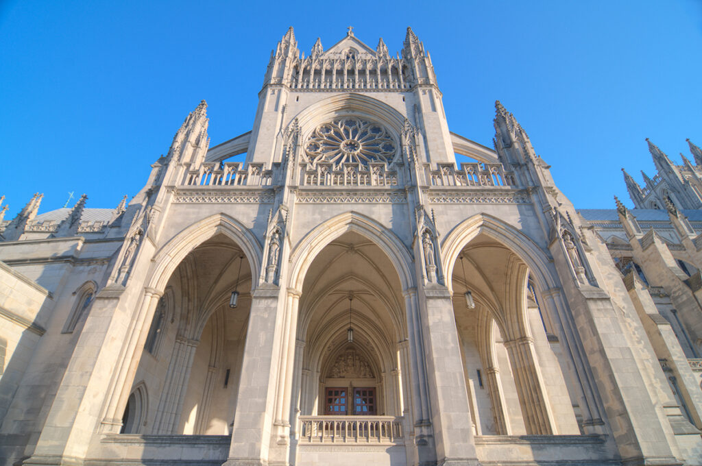 Catedral Nacional celebrará a América 250 com 'serviço inter-religioso' após o evento 'Celebrando o Orgulho'