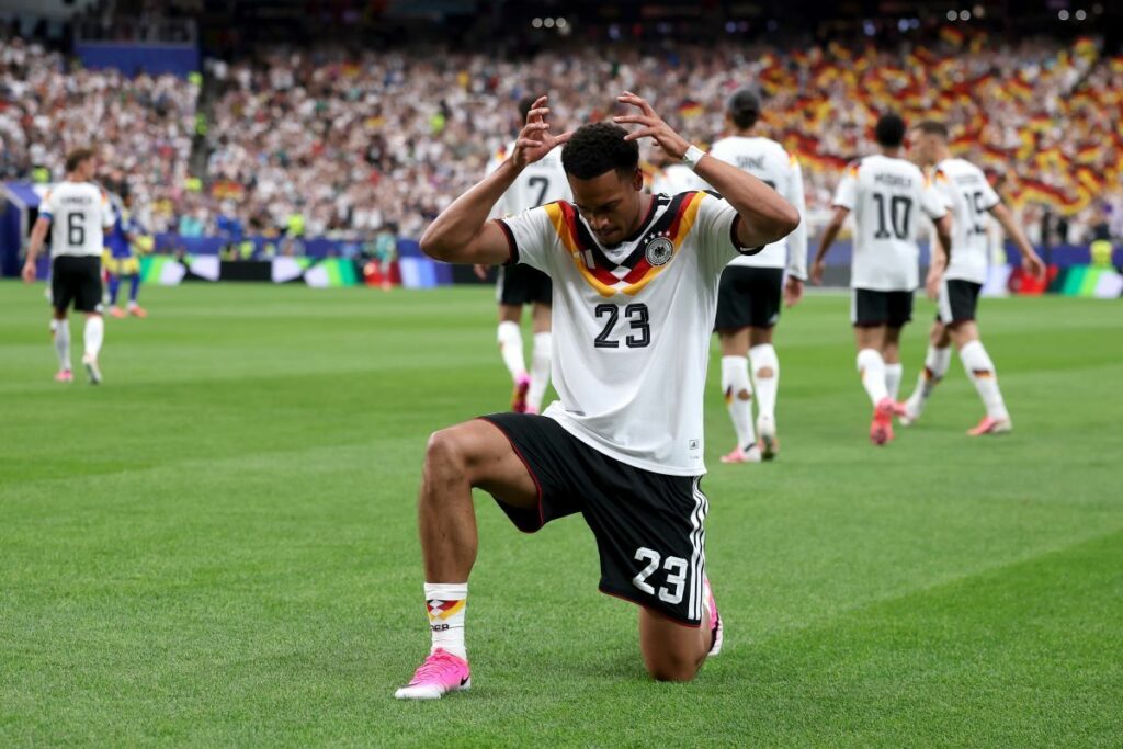 Felix Nmecha, da Alemanha, entrega seu primeiro gol na Copa do Mundo da FIFA a Deus