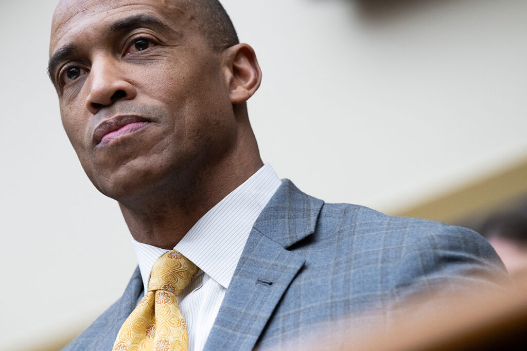 HUD Seg. Scott Turner elogia a agenda religiosa de Trump