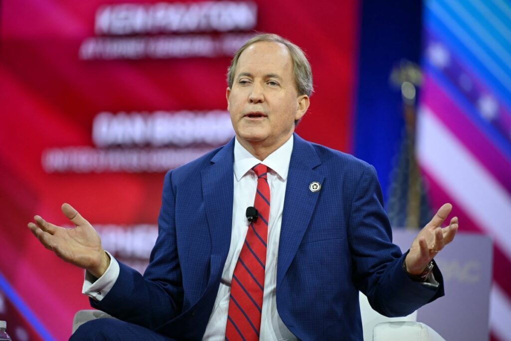 Ken Paxton credita a Deus por livrá-lo das batalhas legais