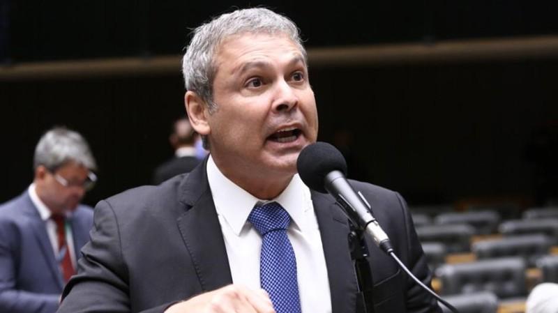 Lindbergh Farias recorre ao STF para afastar Mendonça de investigação