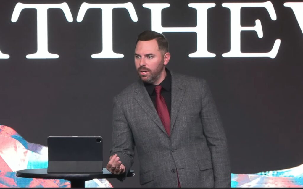 Pastor casado, apoiado por Trump, candidato político Jackson Lahmeyer admite ter enviado mensagens de texto para outra mulher