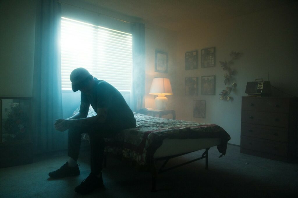 Por que dizer “apenas ore mais” está prejudicando os cristãos que lutam contra a depressão