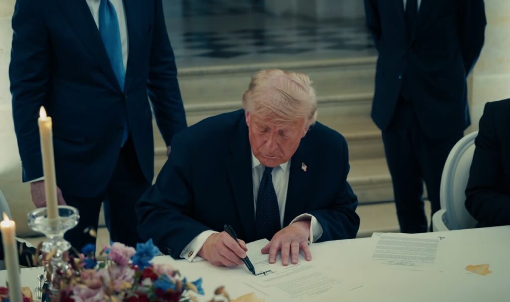 Revisão da semana de Trump: estrutura do acordo com o Irã assinada, várias escolas enfrentando investigações do Título IX
