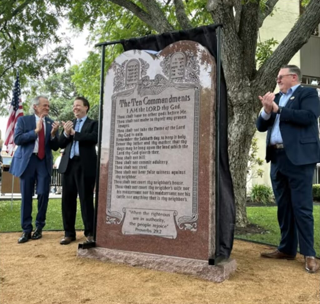 'Venha e pegue': condado do Texas rejeita as exigências da FFRF para remover os Dez Mandamentos do tribunal