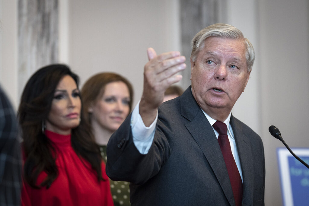 A senadora Lindsey Graham, aliada de Trump, morre após doença súbita