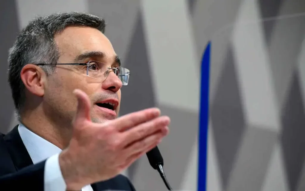 André Mendonça será relator de queixa-crime de Caiado contra Boulos