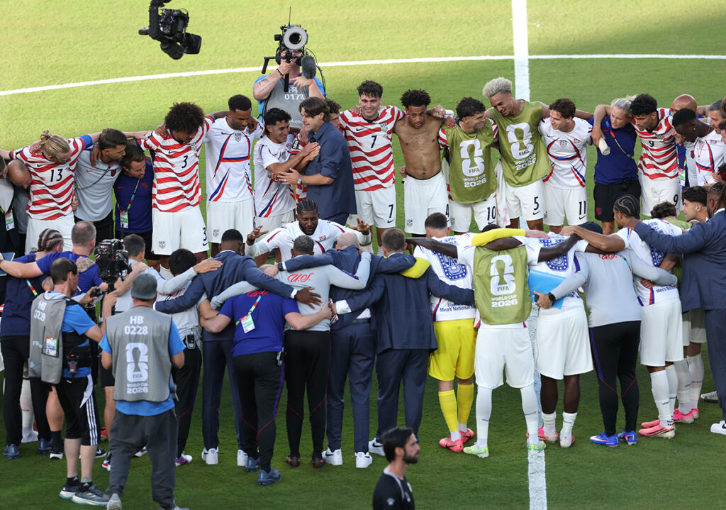 EUA comemoram vitória na Copa do Mundo com orações