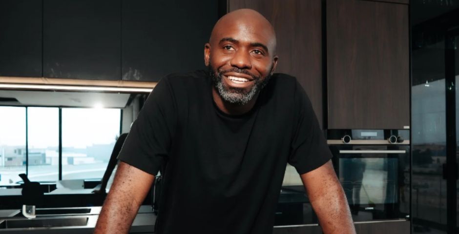 Fabrice Muamba: ex-jogador testemunha milagre e fala sobre fé