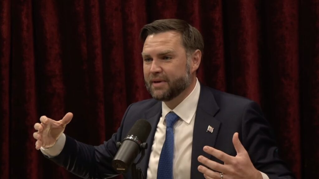 JD Vance fala sobre crenças de alienígenas e demônios em podcast