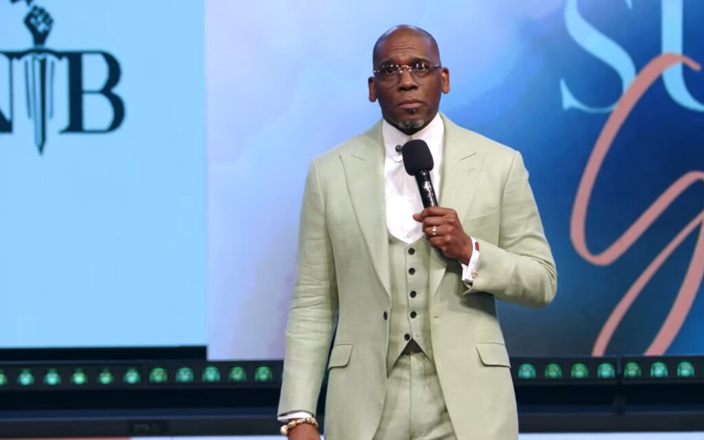 Jamal Bryant ora pela família de Nolan Wells