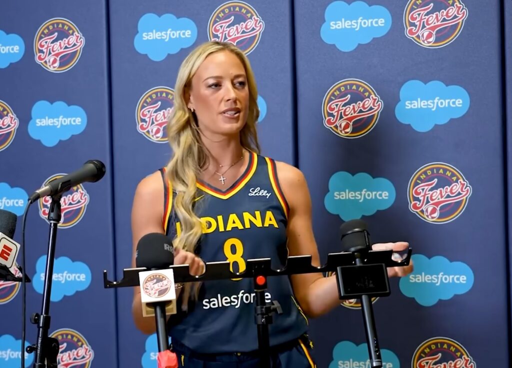 Karoline Leavitt expressa apoio a Sophie Cunningham