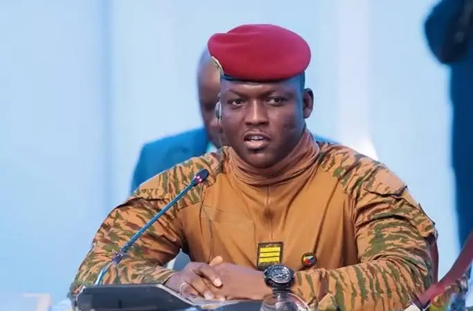 Líder de Burkina Faso rejeita lei da Sharia e apoia educação