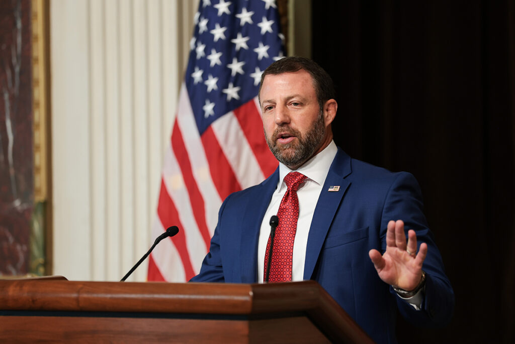 Markwayne Mullin promete processar eleitores ilegais