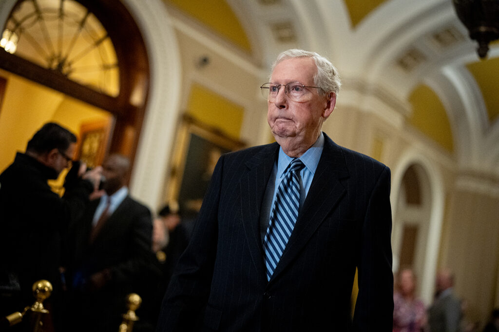 Mitch McConnell se recuperando em casa, não tem autorização para trabalhar no Senado