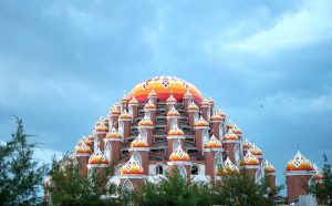 A mesquita de 99 cúpulas em Makassar, província de Sulawesi do Sul, Indonésia. (Ministério do Turismo e Economia Criativa da Indonésia, Creative Commons)