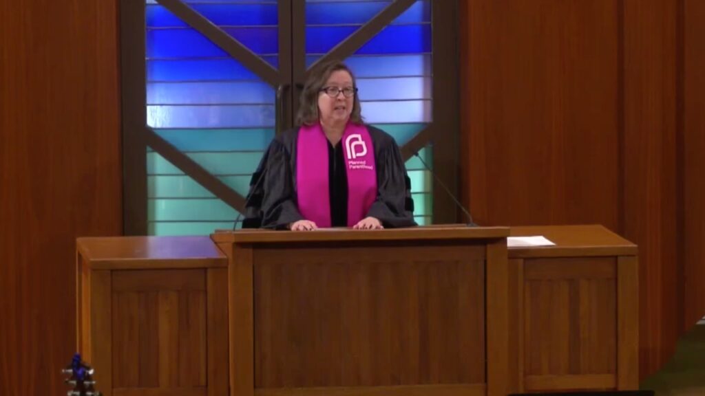 Pastor da PCUSA promove aborto e Planned Parenthood na sinagoga