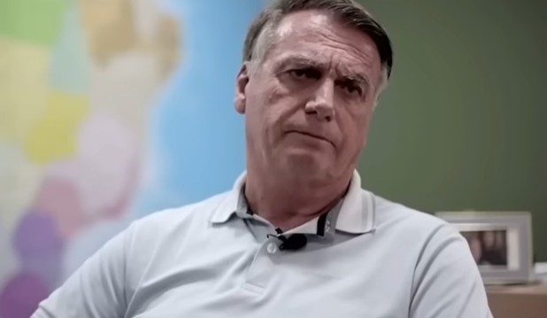 Polícia Federal realiza busca na casa de Jair Bolsonaro