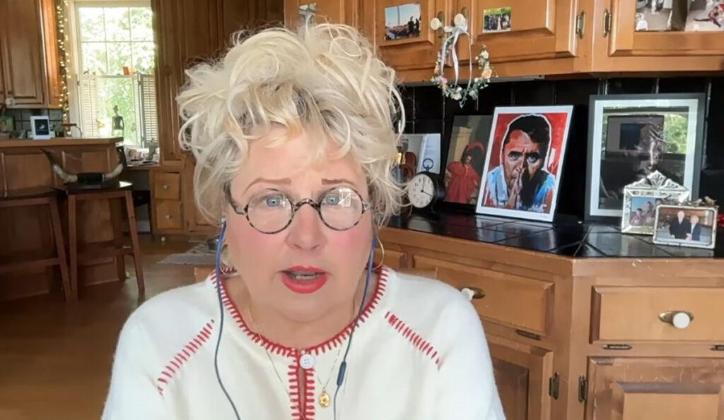 Victoria Jackson vê 'SNL' como campo missionário para o Evangelho